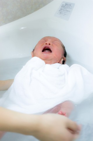 タミータブは新生児の沐浴に向いてる いつまで使えるの その使い方からダイソーのベビーバスもどきまで大調査