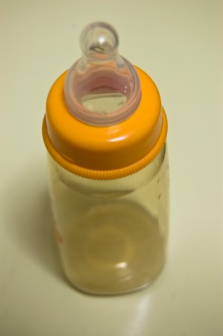 赤ちゃんの哺乳瓶はいつまで消毒する必要がある おもちゃや離乳食の食器 マグは